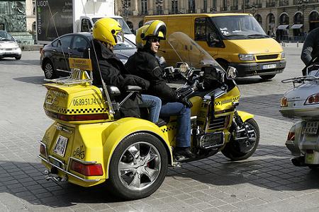 Экстравагантный бизнес для смелых на мото-такси