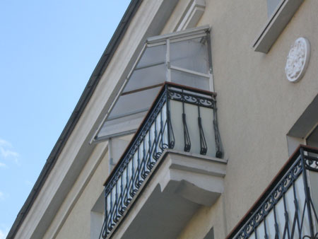 Самодельная конструкция балкона вблизи338450