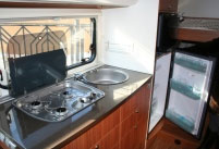 Плита и холодильник в доме на колесах137201